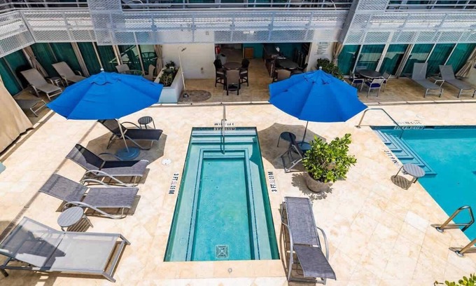 South Beach Condo | Suite on Art Deco Ocean Drive Collins Av with pool