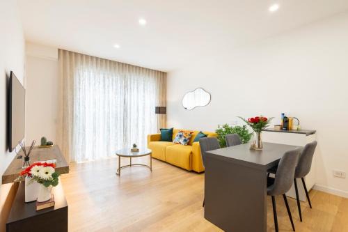 Monti Apartment | Suite & Outdoor Patio - Colosseum & Fori Imperiali