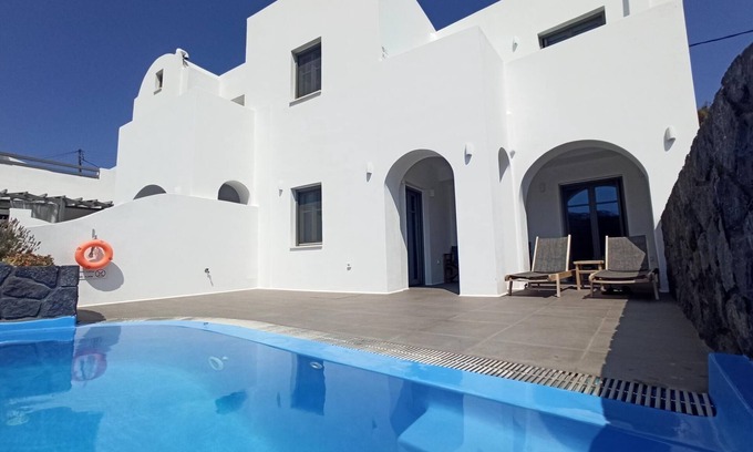 Vothon Apartment | Suite Private Pool Arethousa