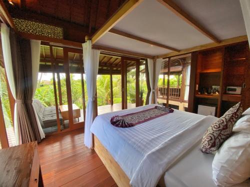 Peliatan Cabin | Suite Room with AC ,surrounded by ricefield By iLys Collection