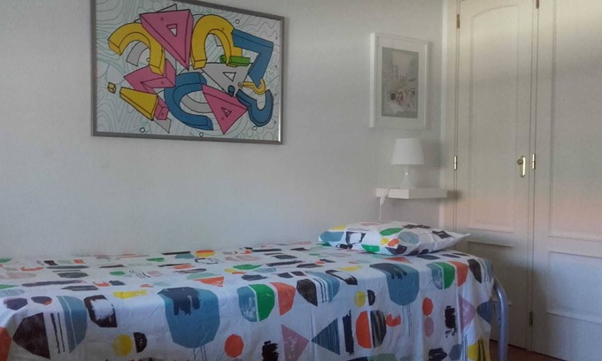 Carcavelos Apartment | Suits next to beach and SBE 15 minutes downton Lisbon