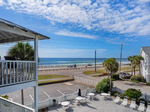 Miramar Beach Apartment | Summer Breeze Condominium 304 by Newman-Dailey
