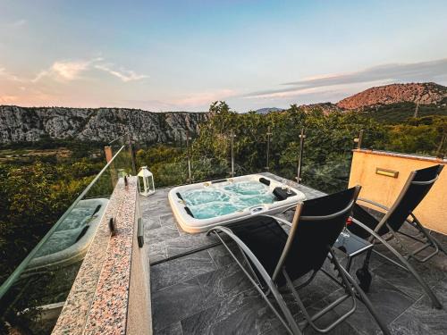 Slime House | Summer House Nika with Jacuzzi