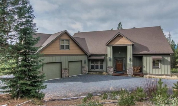 Crescent Cabin | Summer isn’t over yet! Book your next stay … fall is fast approaching