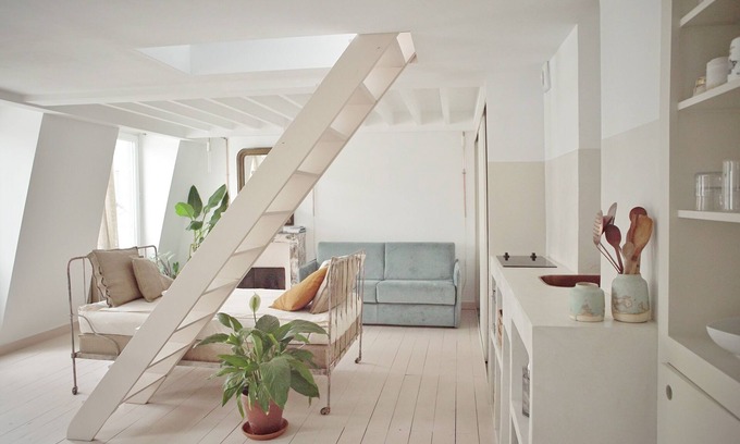 Quartier de la Roquette Apartment | Summer light: architect’s nest between rooftops