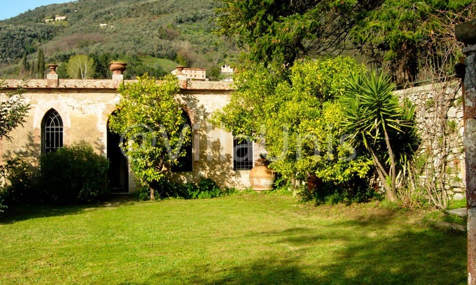 Nocchi Villa | Summer residence for 22 with pool and gardens