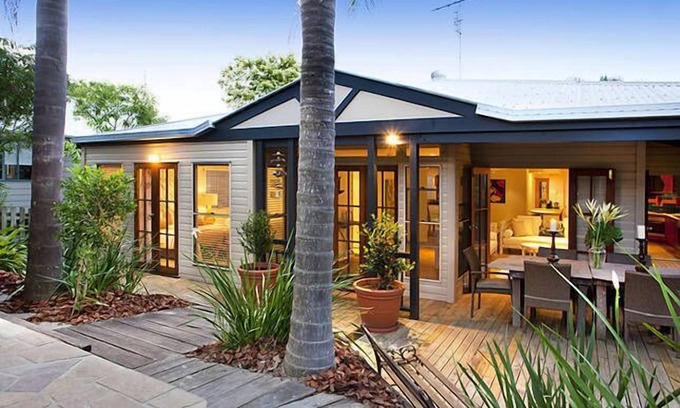 Sunshine Beach House | "Summer Salt" @ Sunshine + Pets & HEATED POOL 150m to the beach!