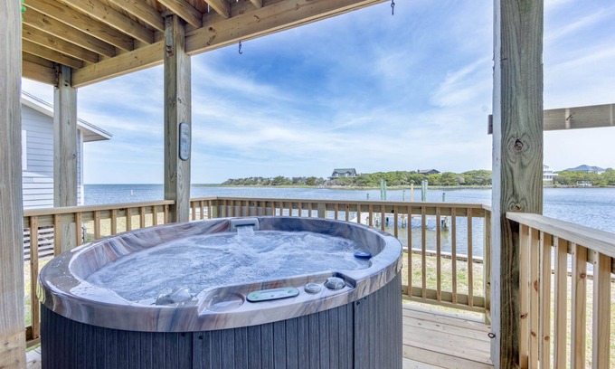 Brigands' Bay House | SUMMER SAVINGS - Canalfront Dog Friendly Home w/Hot Tub and Private Boat Dock