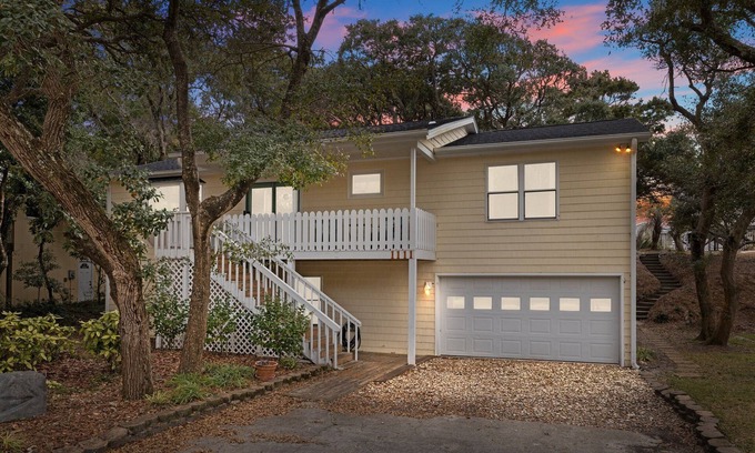 Emerald Isle Cottage | Summer Shade - sound and beach access. Newly remodeled and furnished in 2023!