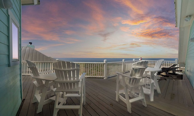 Galveston House | Summer weekends still available at stunning bayside home. 6BR/5BA in Pointe West