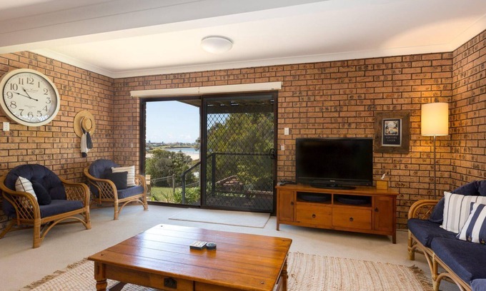 Gerroa House | Summerhill View - walk to the beach
