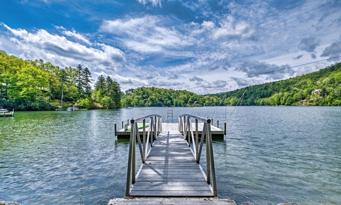 Cullowhee House | Summersong Lane, situated on Lake Glenville - 4 bedrooms and 4.5 bathrooms.