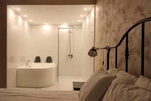 City Center Apartment | Summit rooms , Parking in garage