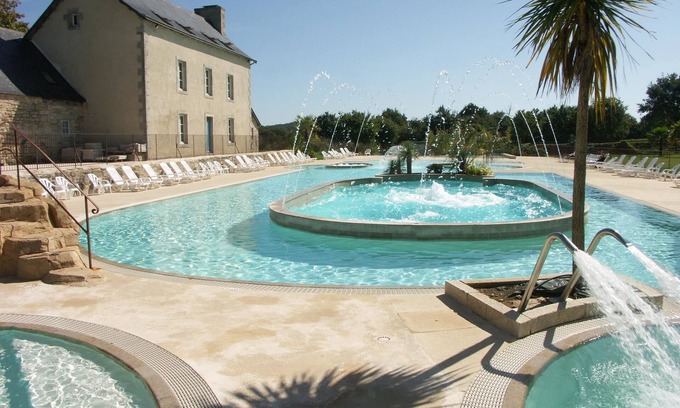 Quimper RV Rental | Sunêlia L'Orangerie de Lanniron