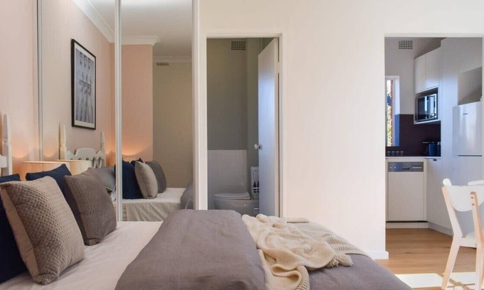 Newtown Apartment | Sun-Drenched 1 Bed Studio Apartment In Newtown