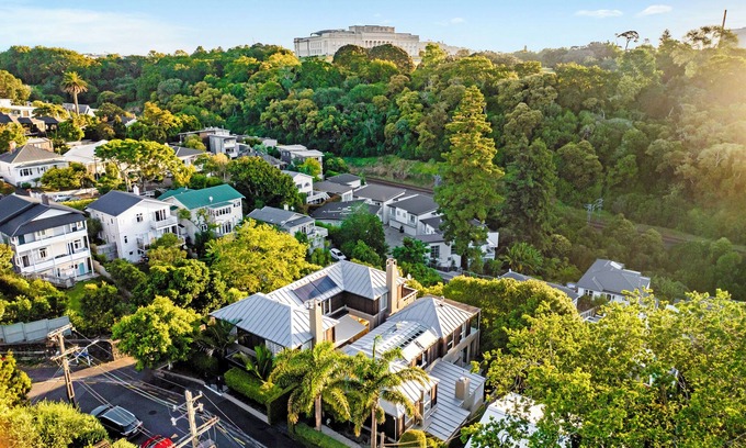 Parnell House | Sun Drenched Natural Oasis right in Central Auckland