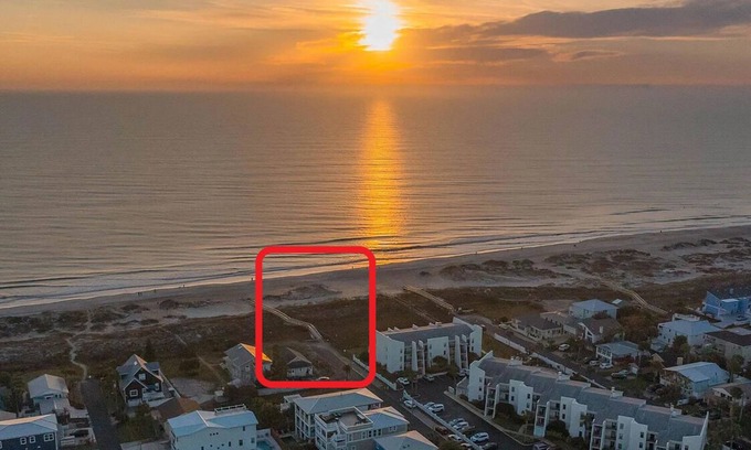 St. Augustine Cottage | Sun & Fun @ Can't Be Beat Beachfront Location!