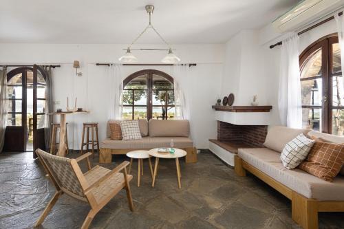Vourvourou House | Sun Kiss Cottage, Vourvourou #FeelsLikeHome