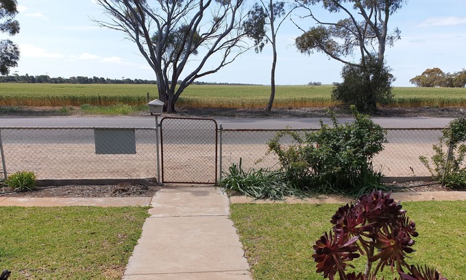 Maitland Cottage | Sun on the Stubble - Rural outlook on the edge of town