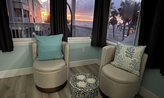 Englewood House | Sun-soaked Beach House Sleeps 12 - Reserve Your Slice of Paradise Today!