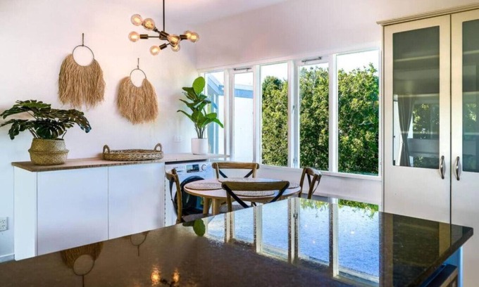 Mission Bay Apartment | Sun Soaked Sea View Apartment | BBQ | Full Kitchen