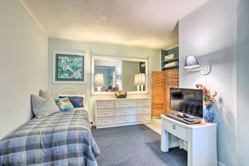 College Park Apartment | Sun-Soaked Studio with Pool Access in Lake Worth!