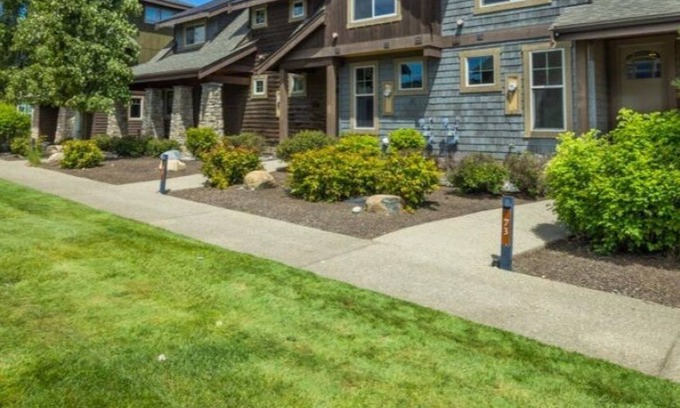 Cle Elum House | Suncadia 2 Bdrm Pet Friendly Townhome, Short Walk to Swim and Fitness Center