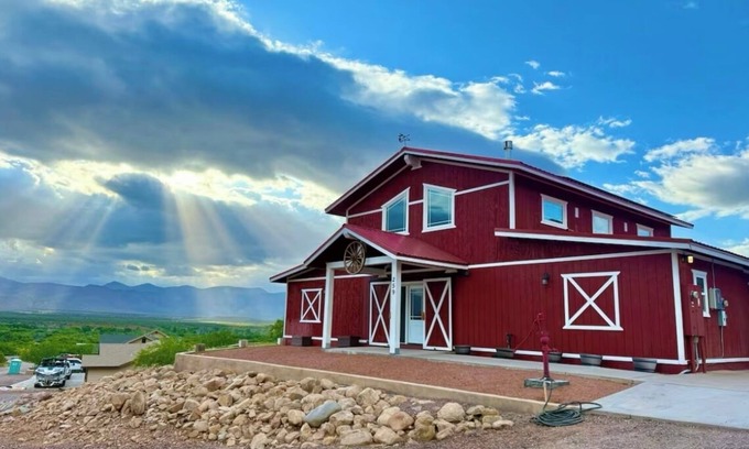 Tonto Basin House | Sundance Barndominium in Tonto Basin - Sleeps up to 12 guests!