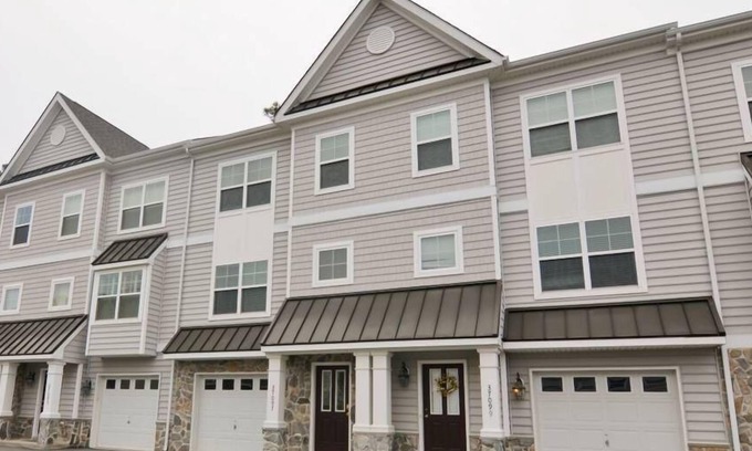 Rehoboth Beach House | SUNDAY TO SUNDAY! BEAUTIFUL TOWN HOME WITH COMMUNITY POOL CLOSE TO REHOBOTH