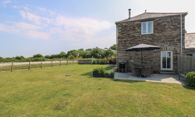 Tredinnick Cottage | SUNDOWNER, pet friendly, with open fire in Padstow