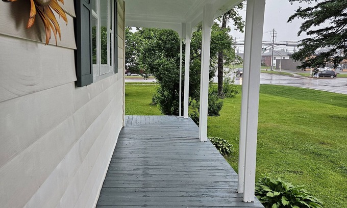 Summerside Bed & Breakfast | Sunflower Guest Suites