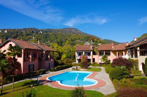 Lesa Apartment | Sunflower Relax Pool and Terrace - Happy Rentals