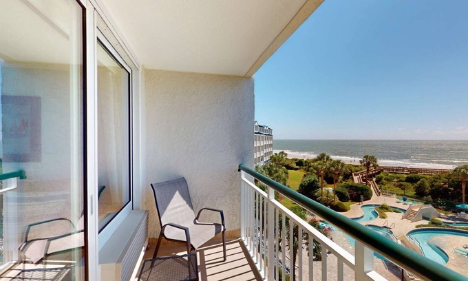 North Litchfield Beach Apartment | Sunkissed Escape In The Heart Of Pawleys Island | Oceanfront Suite