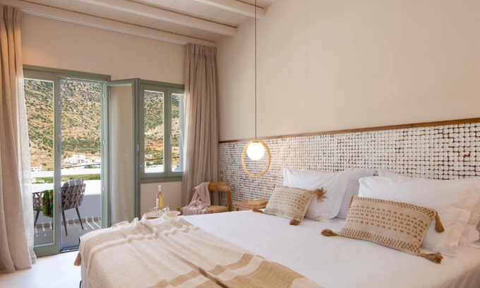Kamares Apartment | Sunlight
