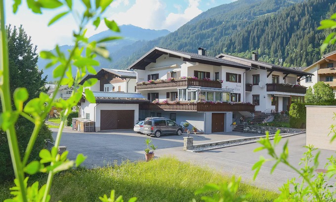 Gortipohl Apartment | Sunlit Apartment in Gortipohl near Montafon Ski Area