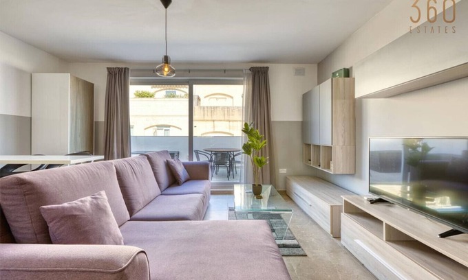 Sliema Apartment | Sunlit Sliema 2BR Penthouse, Steps to Seafront!