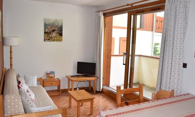 Pralognan-la-Vanoise Apartment | Sunny 2-Bedroom Apt with Large Balcony, Near Shops & Cable Car