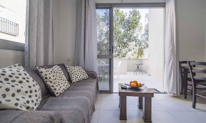 Tel Aviv Promenade Apartment | Sunny 2-Room Apartment with Spacious Terrace, Steps from Bograshov Beach