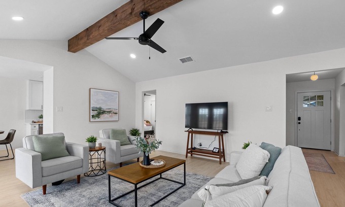 Anderson Mill House | Sunny and Spacious Newly Remodeled Home in North Austin