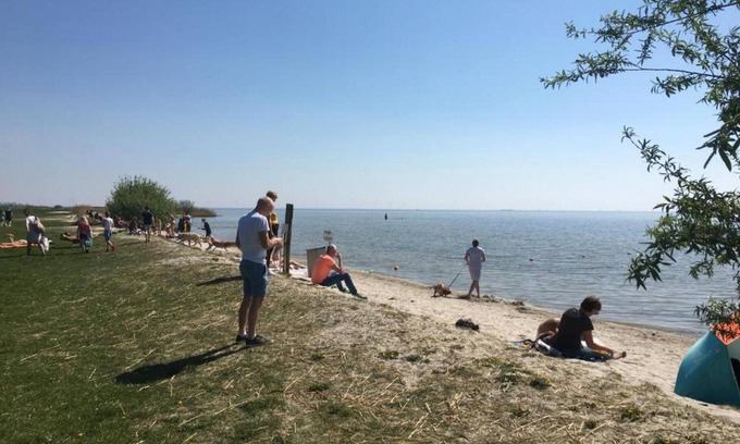 Heeg Apartment | Sunny Apartment Directly on the Heegermeer