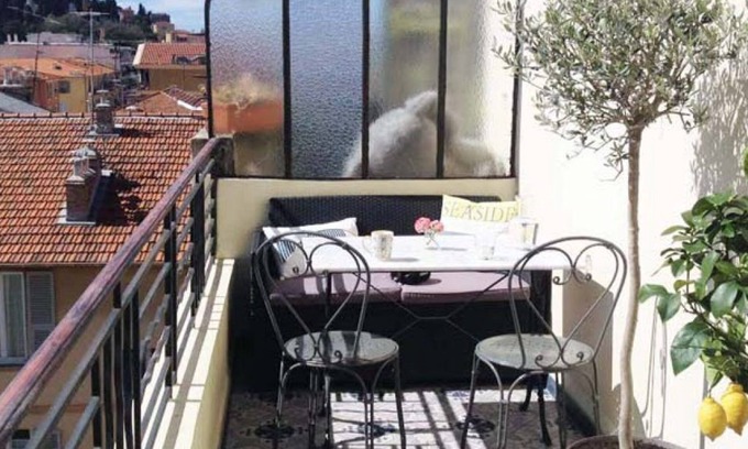Riquier Apartment | Sunny balcony with a view of the hills of Nice. 1 bedroom, kitchen/living room