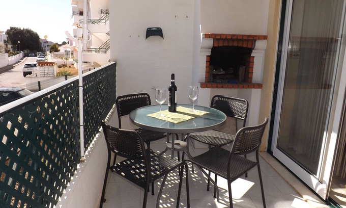 Vale de Carro Apartment | Sunny Bedroom With Aircon, Pool, Beach Nearby - Albufeira