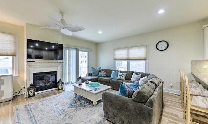Brigantine House | Sunny Brigantine Townhome Walk to Beach