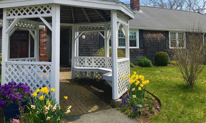 West Chatham Condo | Sunny, Clean & Spacious on Quiet Cul-de-Sac; Walk to Ridgevale Beach