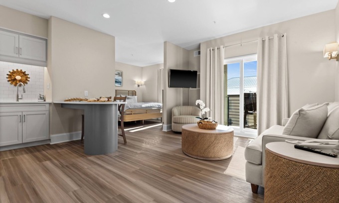 Morehead City Condo | Sunny Days Retreat - Waterfront Getaway in the Heart of Morehead City!