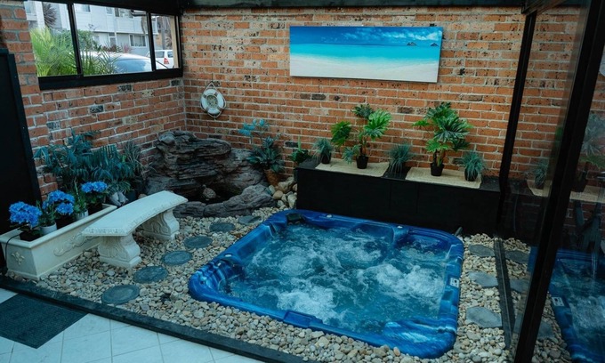 Barrack Point House | SUNNY DAYZ SHELLHARBOUR-4 bed home 5 mins walk to 2 beaches with outdoor jacuzzi