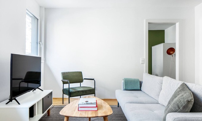 Hernals Apartment | Sunny Hernals 1BR w/Elevator near AKH and Metro line U6, by Blueground