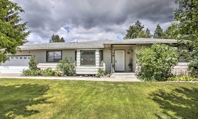 Post Falls House | Sunny Home w/Patio < 10 Mi to Lake Coeur d'Alene