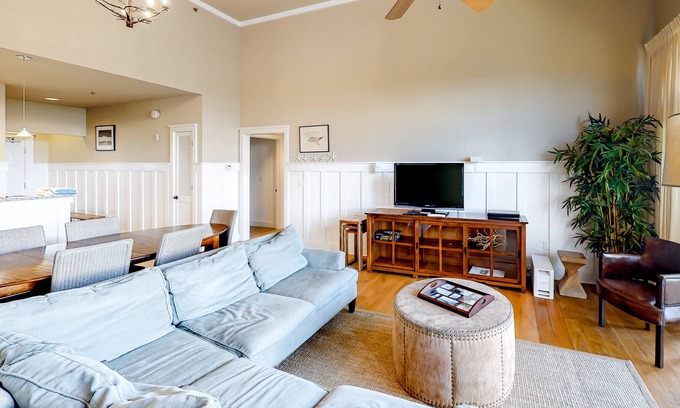 Port St. Joe House | Sunny & Inviting Beach Condo w/ Free WiFi, Full Kitchen, Balcony, & Shared Pool
