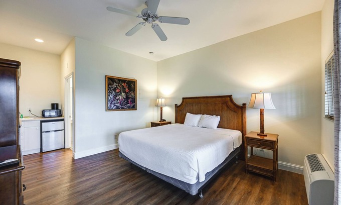 Naples Apartment | Sunny Naples Escape w/Heated Community Pool!